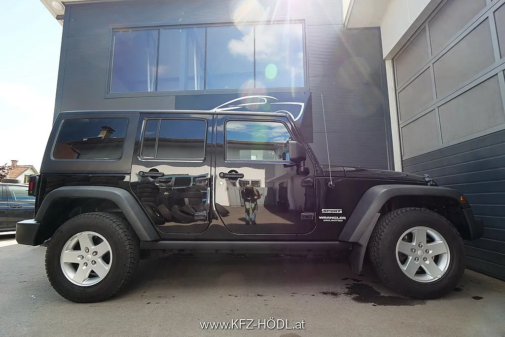 Jeep Wrangler Unlimited Sport 2,8 CRD Aut. Image 5