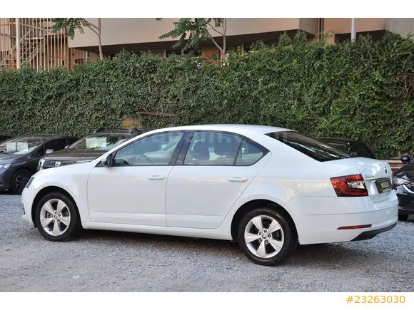 Skoda Octavia 1.6 TDI Style Image 2